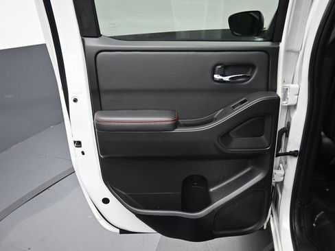 Used 2024 Nissan Frontier PRO-4X w/ Technology Package image 31