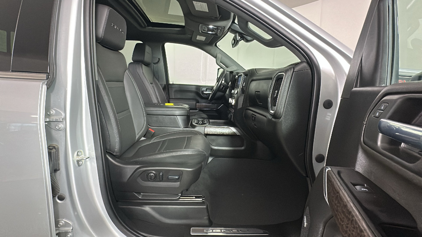 Used 2022 GMC Sierra 2500 Denali AWD/4WD image 36