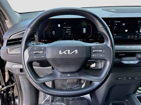 Used 2024 Kia EV9 Light Long Range RWD image 11