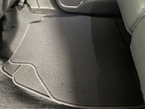 Used 2025 GMC Sierra 1500 SLT image 34