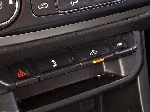 Used 2022 Chevrolet Colorado LT w/ LT Convenience Package image 21