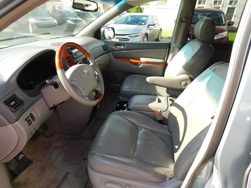 Used 2008 Toyota Sienna XLE Limited FWD image 10