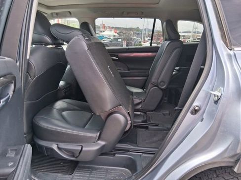 Certified 2021 Toyota Highlander Platinum image 7