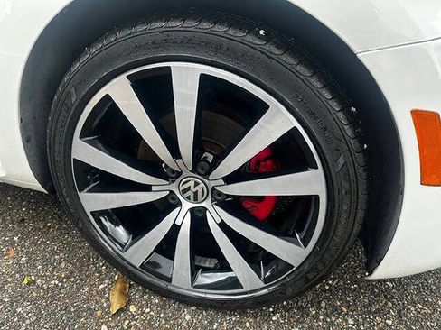 Used 2014 Volkswagen Beetle R-Line FWD image 32