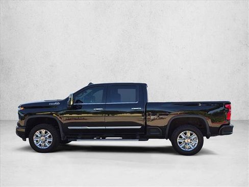 Used 2024 Chevrolet Silverado 2500 High Country w/ Technology Package AWD/4WD image 9