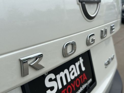 Used 2023 Nissan Rogue SV AWD/4WD image 8