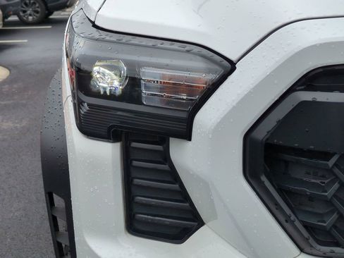 Used 2024 Toyota Tacoma TRD Off-Road image 10