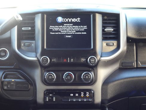 Used 2020 RAM 2500 Big Horn w/ Level 1 Equipment Group AWD/4WD image 17