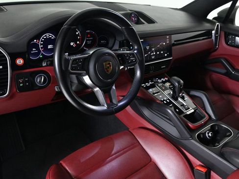 Certified 2022 Porsche Cayenne image 4