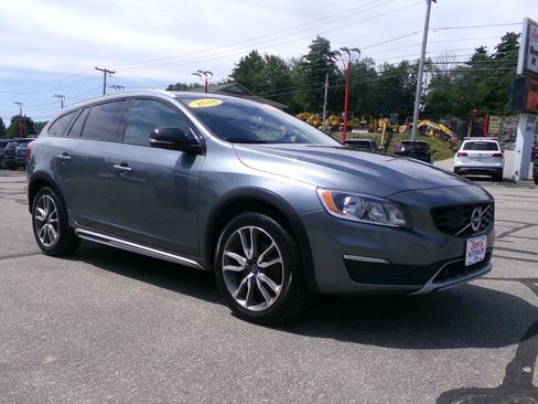 Used 2018 Volvo V60 T5 Cross Country AWD/4WD image 8