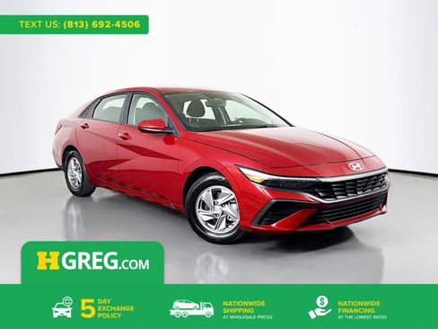 Used 2025 Hyundai Elantra SE image 1