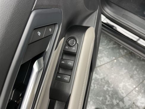 Certified 2025 GMC Terrain Elevation AWD/4WD image 9