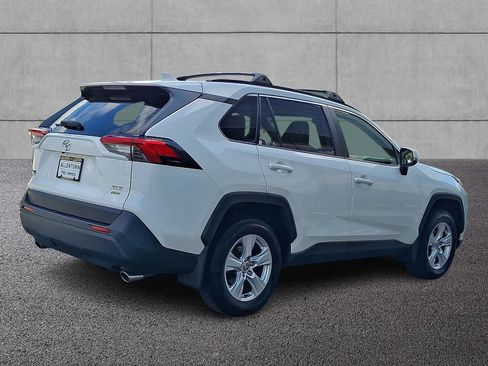 Used 2020 Toyota RAV4 XLE w/ Convenience Package AWD/4WD image 4
