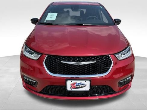 Used 2026 Chrysler Pacifica Limited FWD image 12
