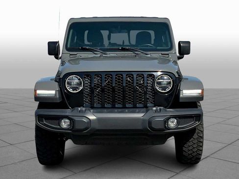 Used 2021 Jeep Gladiator Sport AWD/4WD image 4