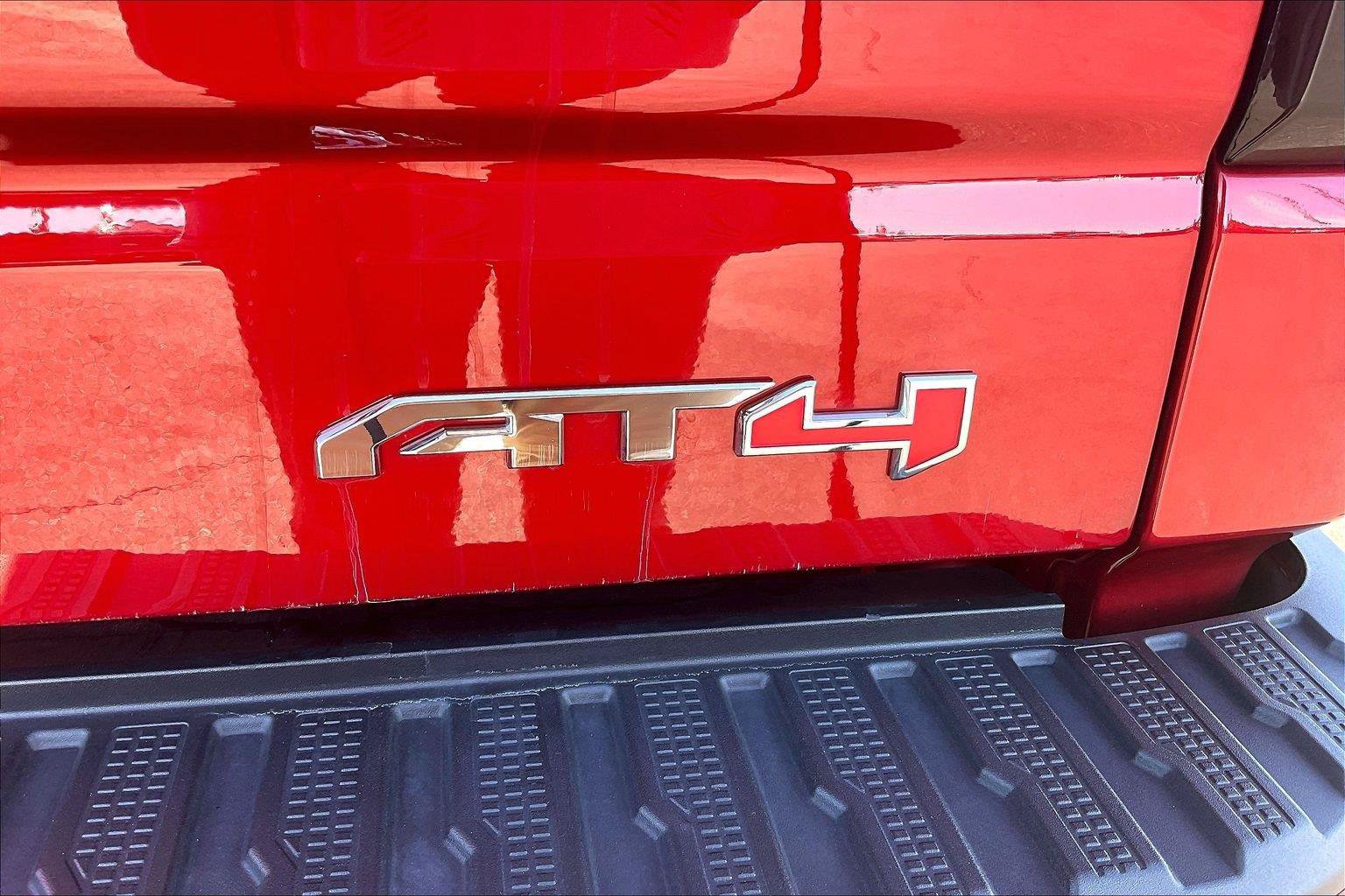 Used 2025 GMC Sierra 1500 AT4 w/ AT4 Premium Package AWD/4WD image 9