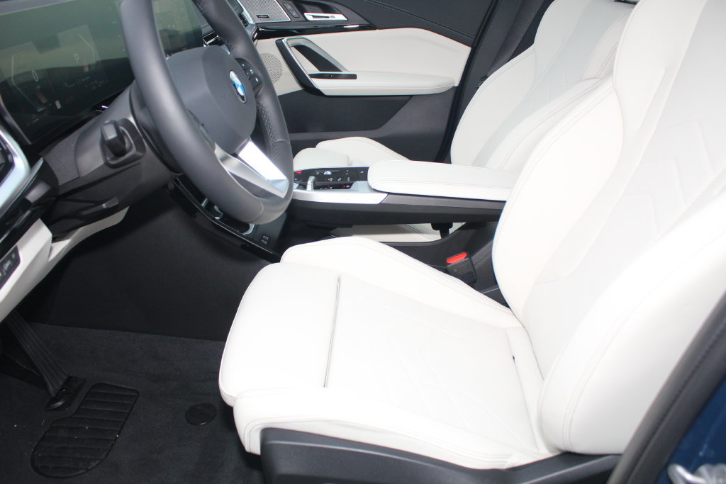 Used 2026 BMW X1 xDrive28i w/ Technology Package AWD/4WD image 18