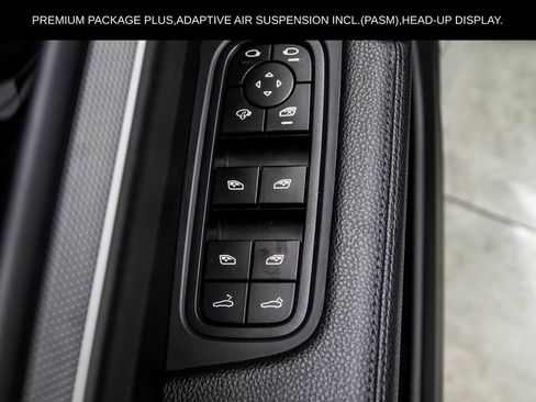 Used 2024 Porsche Cayenne AWD/4WD image 39