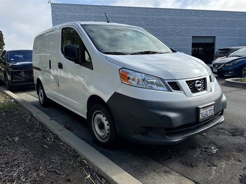Used 2019 Nissan NV200 S w/ Back Door Glass Package image 2