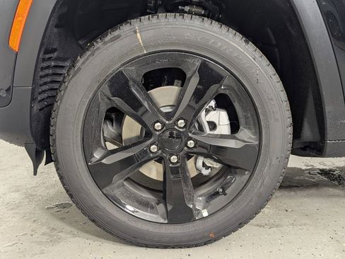 New 2025 Jeep Grand Cherokee Limited w/ Luxury Tech Group II image 9