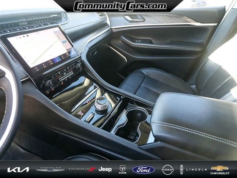 Used 2023 Jeep Grand Cherokee L Limited w/ Luxury Tech Group II image 20