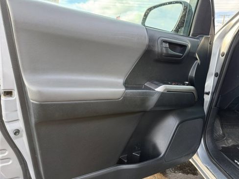 Used 2016 Toyota Tacoma SR5 image 22