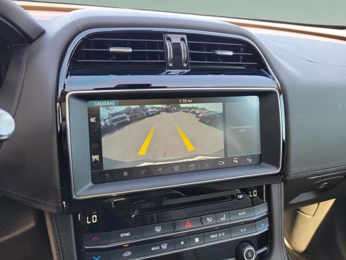 Used 2020 Jaguar F-PACE Prestige image 18