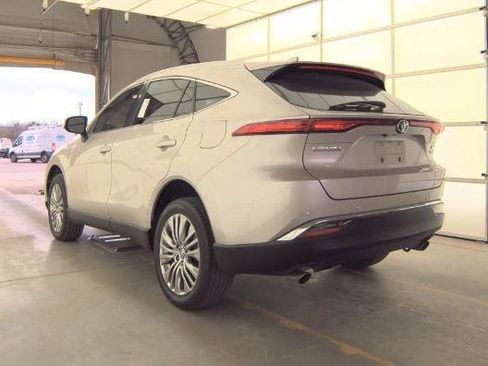 Used 2021 Toyota Venza XLE w/ Softex Package image 6