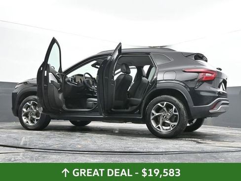 Used 2025 Chevrolet Trax LT image 71