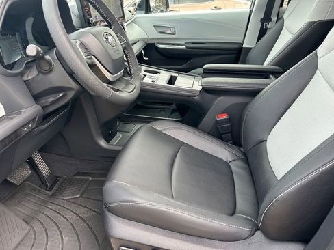 Certified 2026 Toyota Sienna XSE image 11