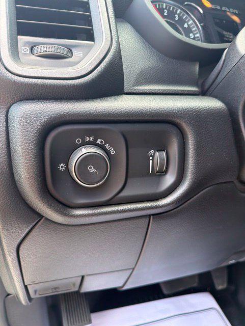 Used 2024 RAM 3500 Tradesman w/ Chrome Appearance Group AWD/4WD image 20