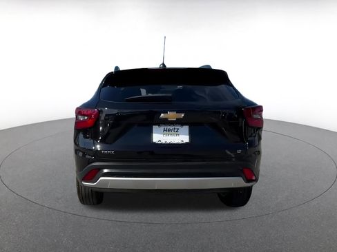Used 2025 Chevrolet Trax LT image 11