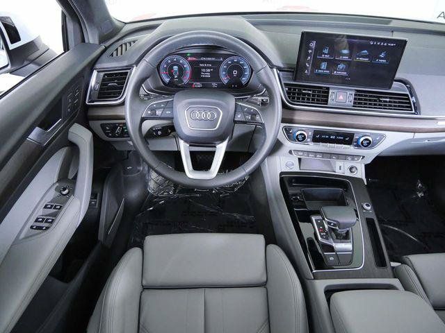 Used 2023 Audi Q5 2.0T Premium Plus w/ Premium Plus Package AWD/4WD image 17
