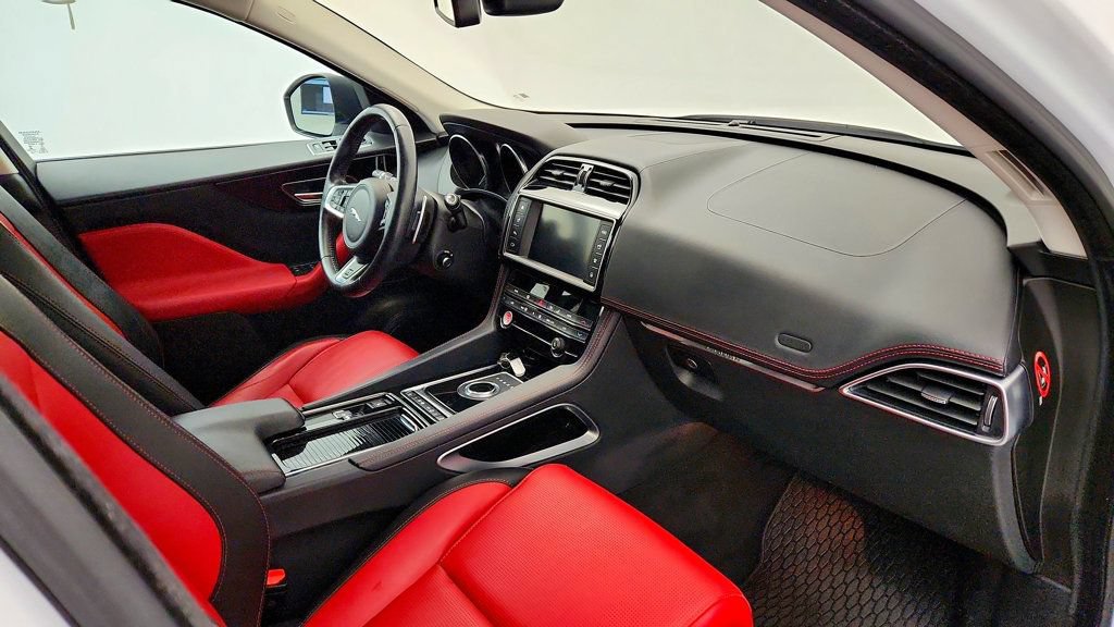 Used 2018 Jaguar F-PACE R-Sport AWD/4WD image 25