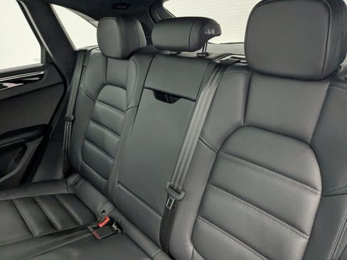 Certified 2025 Porsche Macan image 23