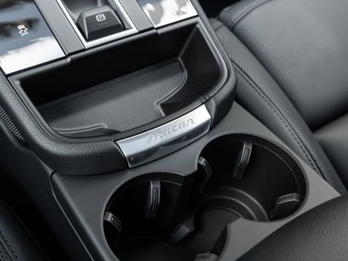 Certified 2026 Porsche Macan AWD/4WD image 26