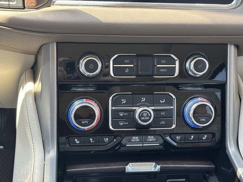 Used 2021 GMC Yukon Denali w/ Denali Premium Package image 18