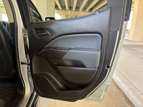 Used 2019 Chevrolet Colorado Z71 AWD/4WD image 31