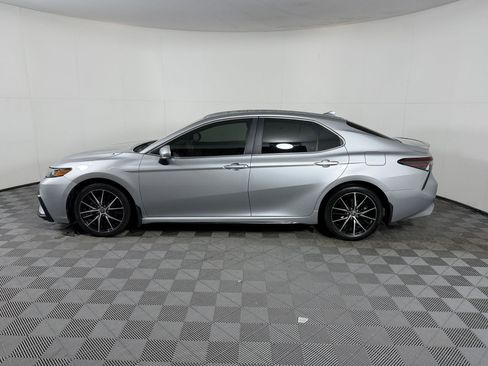 Used 2023 Toyota Camry SE FWD image 2