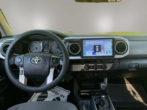 Used 2017 Toyota Tacoma SR5 RWD image 18