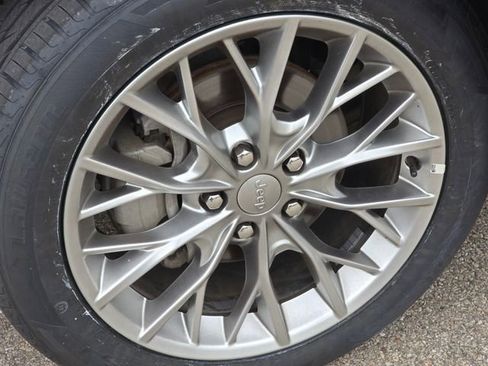 Used 2025 Jeep Grand Cherokee Summit image 28