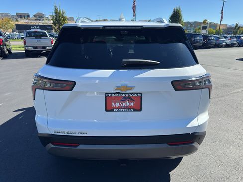 Used 2025 Chevrolet Equinox LT w/ Convenience Package II image 3