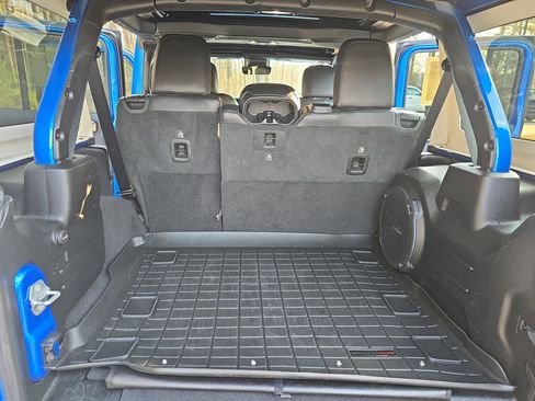 Used 2021 Jeep Wrangler Unlimited Rubicon w/ Trailer Tow Package image 13