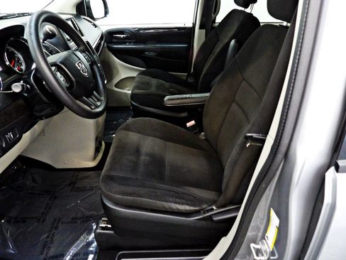 Used 2018 Dodge Grand Caravan SE FWD image 8