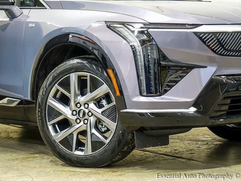 New 2026 Cadillac Optiq Luxury 2 image 3