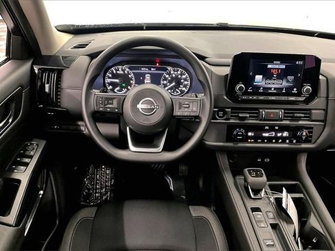 New 2025 Nissan Pathfinder S image 19