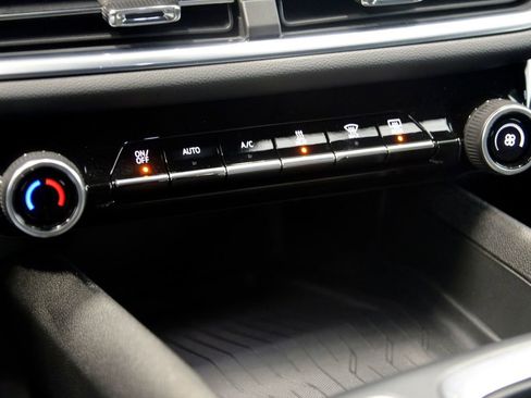 Used 2025 Chevrolet Equinox EV LT w/ Comfort Package image 24