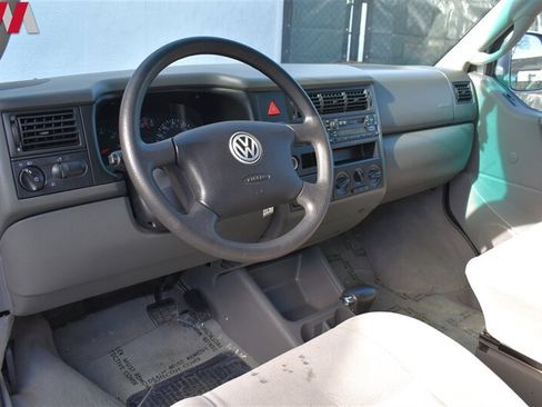 Used 2002 Volkswagen Eurovan MV FWD image 3