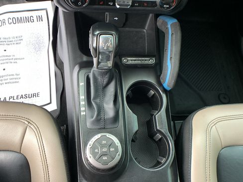 Used 2023 Ford Bronco Wildtrak AWD/4WD image 17