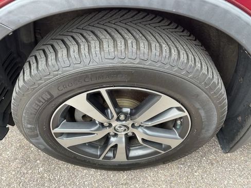 Certified 2018 Toyota RAV4 XLE AWD/4WD image 9